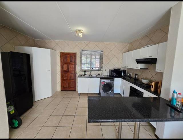 2 BEDROOM PROPERTY TO RENT IN WELTEVREDEN PARK